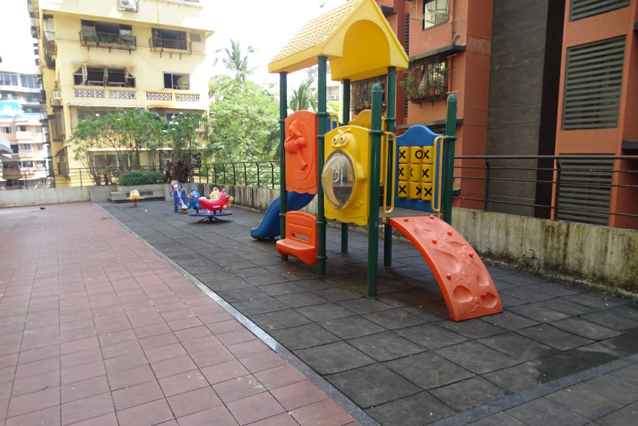 4 BHK Fully Furnished in Khandelwal Apartment , Khar West